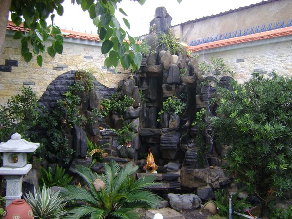 hòn non bộ thác nước